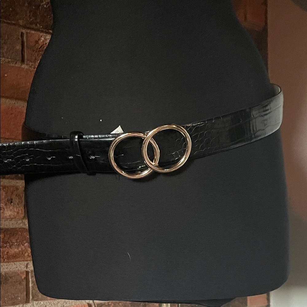 Kohl's Black Croc-Embossed Belt with Gold Rings